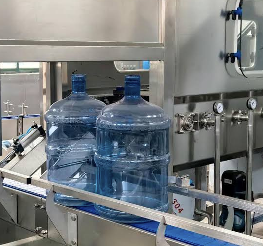 How an Automatic Water Bottling Machine Enhances Production Efficiency